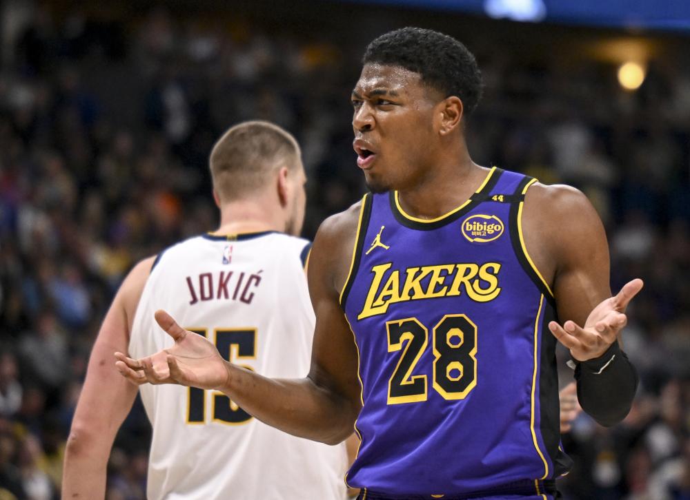 多名队员因 多名队员因