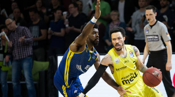 击对手防线 击对手防线